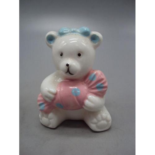 Фигура фарфор статуэтка Европа мишка с бантиком и конфетой миниатюра медведь с бантом 6,4 см №87