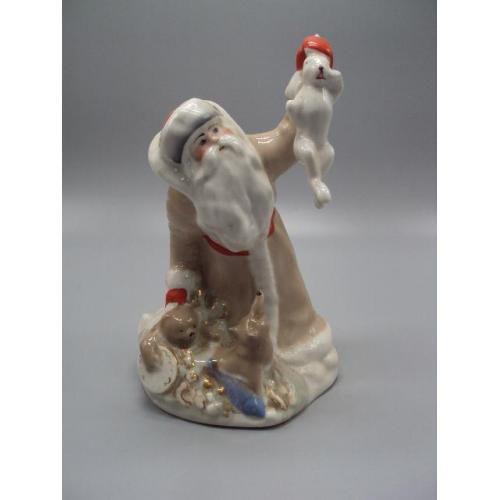 Фигура фарфор статуэтка Городница Дед Мороз с зайцем, лисичкой зайчик заяц высота 20,1 см №14472