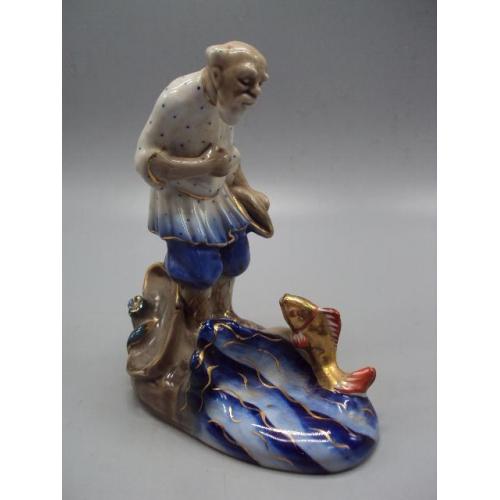 Фигура фарфор статуэтка Гжель сказка о рыбаке и рыбке Старик и золотая рыбка высота 16 см №14074