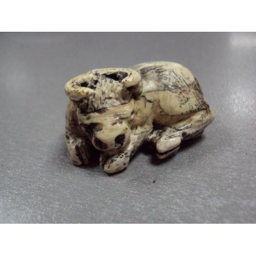 Фигура миниатюра нэцкэ кость бык статуэтка бычок высота 2,7 см, длина 4,5 см, вес 28,81 г №12007
