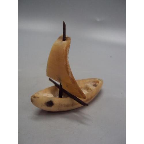 Фигура миниатюра ус кита кашалот и кость бивень мамонта лодка парусник 7х8,2 см вес 28 г №15068
