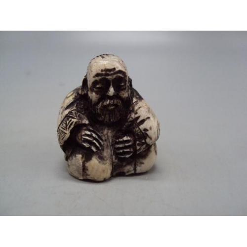 Фигура нэцкэ кость бивень мамонта миниатюра японец мудрец старец сидит 3,6 см вес 21,48 г №14778