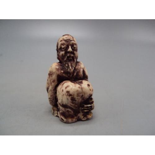 Фигура нэцкэ кость мамонта миниатюра японец мудрец старец сидит 3,9 см вес 15,98 г №14777