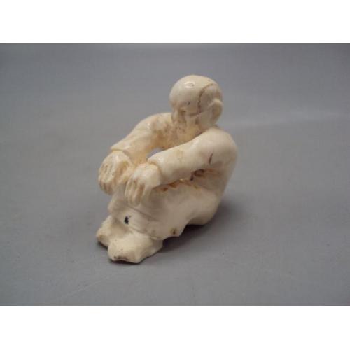 Фигура нэцкэ статуэтка кость бивень мамонта миниатюра мужчина японец сидит 3,2 см вес 13,91 г №15072