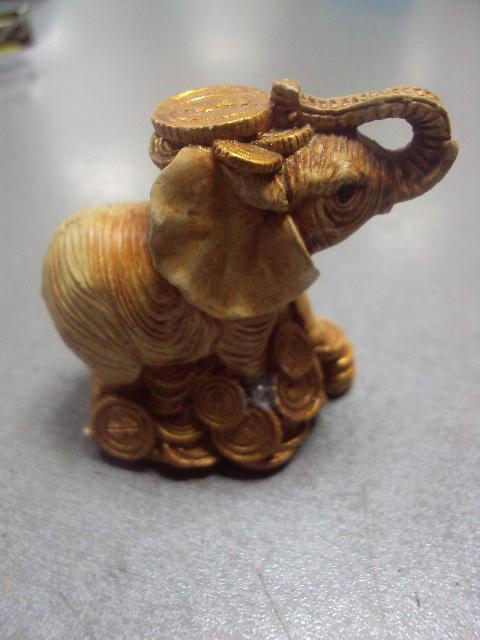 Фигура пластик слон слоник слоненок с монетами доллар №10186а