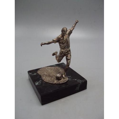 Фигура на подставке статуэтка футбол футболист ударяет мяч серебро 925 проба вес 396 г №14271