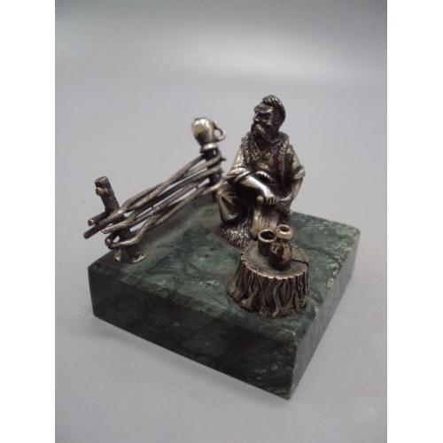 Фигура на подставке статуэтка козак сидит у забора серебро 925 проба вес 374 г №14270