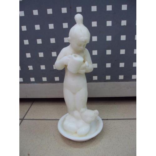 Фигура статуэтка пластик девочка с поливалкой моет мишку счастливое детство высота 21 см №11821