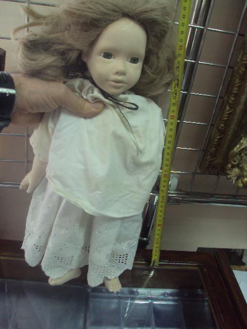 игрушка детская кукла фарфоровая девочка glorex 45см паричковая
