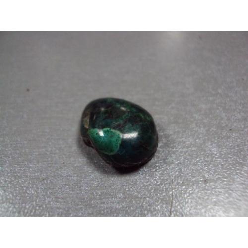 Камень хризоколл зеленый на подложке для ювелирных изделий вес 3,6 г размер 8х20,5х16,5 мм №13274
