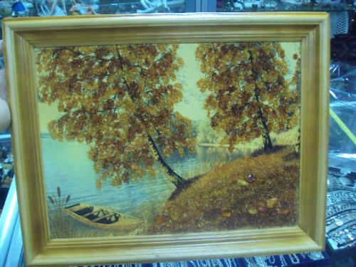 Картина янтарь пейзаж озеро лодка и деревья размер 30х40 см №102