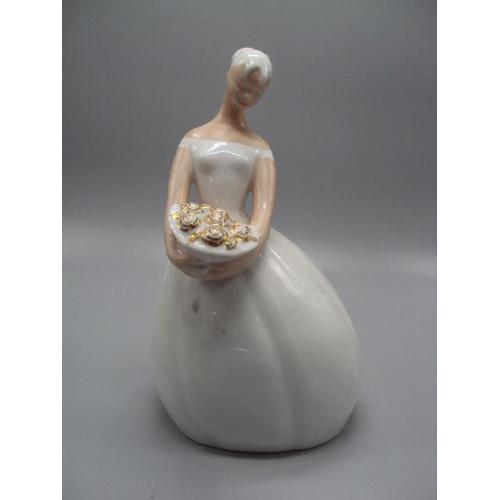 Фигура фарфор статуэтка Киев девушка невеста с букетом или дебют высота 25,7 см №13884