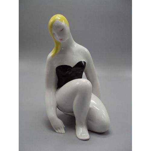 Фигура фарфор статуэтка Киев пляжница девушка в купальнике высота 18,3 см №14549