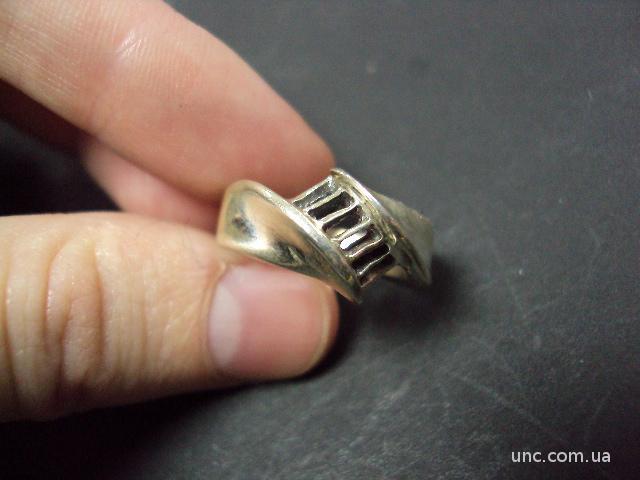кольцо женское серебро 4.10 г 17 р №15041