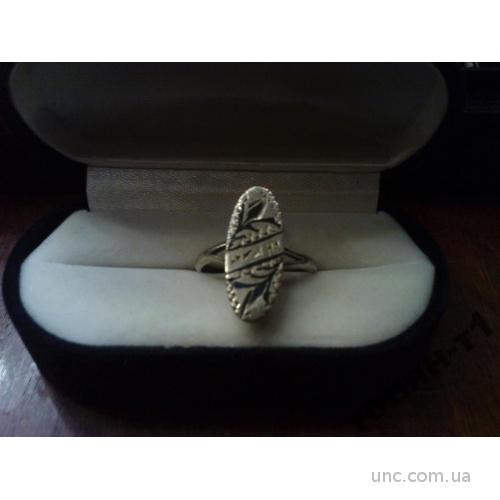 кольцо женское серебро 925"  3.3 г 19 р №15098