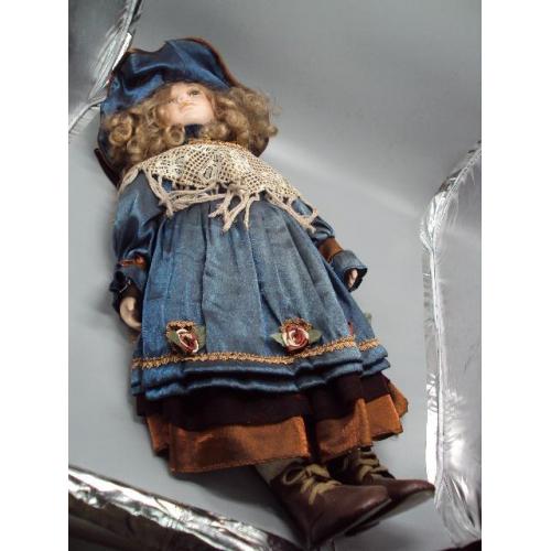 Большая фарфоровая кукла в шляпе все родное высота 64,6 см №14186