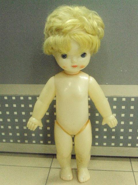 кукла Мила с красными щеками Московской фабрики сувенирных и подарочных игрушек пластик ссср №711