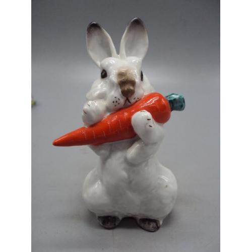 Фигура фарфор статуэтка ЛФЗ заяц с морковкой зайчик с морковью зайка и морковь высота 12,8 см №14199