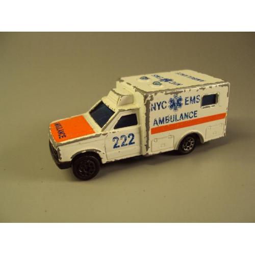 машинка majorete ambulance 1/60 скорая помощь высота 3,5 см, длина 7,5 см №9506