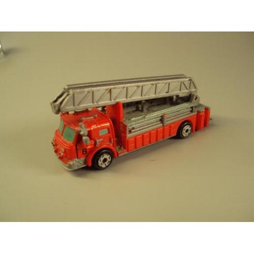 машинка мини модель макетная постановочная пожарная машина Micro Machines размер 6,2 х 2,8 см №с8077