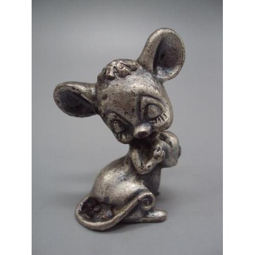 Фигура миниатюра статуэтка Европа мышка металл мышонок с сердечком высота 5,6 см №50