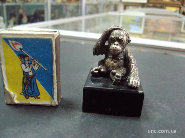 обезьяна на подставке серебро  925 проба
