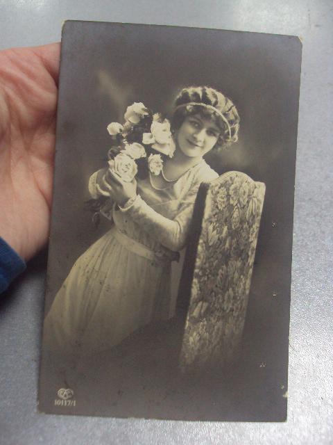 открытка девушка с цветами астрахань 1914 №1556