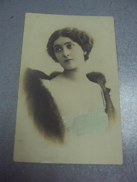 открытка девушка в норковом манто №1493