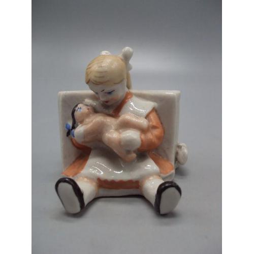 Фигура фарфор статуэтка миниатюра Полонное ЗХК букварь девочка сидит с куклой и букварем №14470