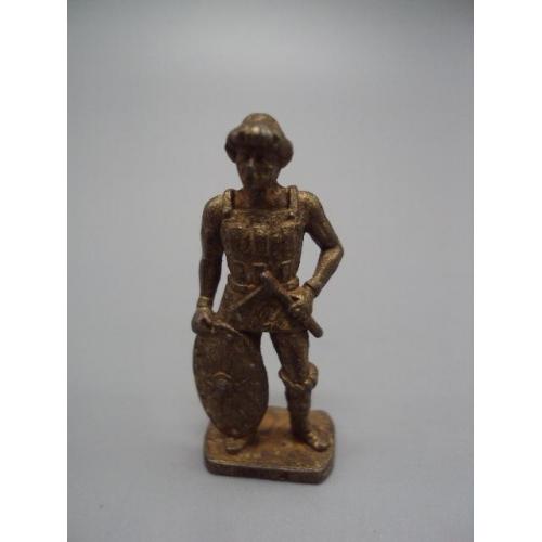 Фигурка миниатюра гуннский воин Hun 4 со щитом k 95 n 110 металл высота 3,8 см №13345