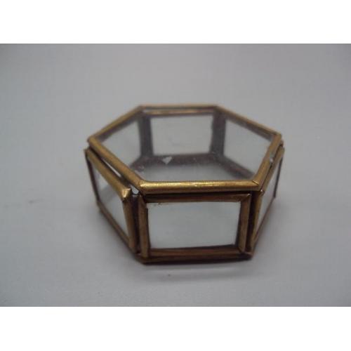 Шкатулка миниатюра для украшений шестиугольная призма стекло, латунь винтаж 2,3х5,7х4,9 см №13266