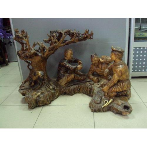 Фигура дерево резьба скульптура охотники на привале охота высота 46,5-47 см, длина 71-72 см №13158