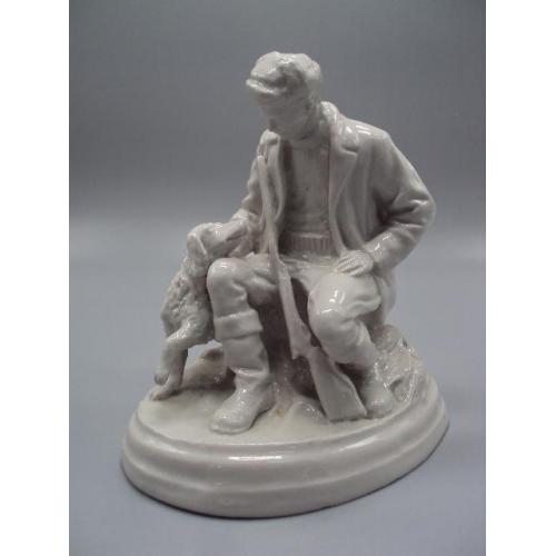 Фигура фарфор статуэтка Вербилки охотник с собакой и ружьем охота мужчина высота 19,5 см №14505