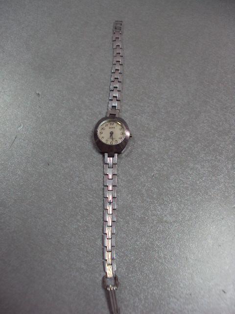Женские наручные часы заря 17 камней россия с браслетом №9522