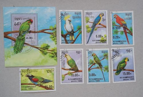 Камбоджа 1989 г - попугаи (блок+марки)