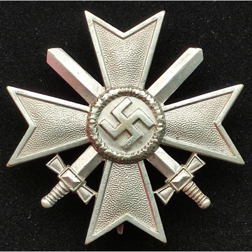 Крест военных заслуг 1 класса с мечами и клеймом.