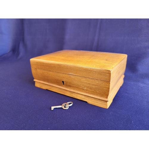Деревянная шкатулка с ключом, СССР, штамп