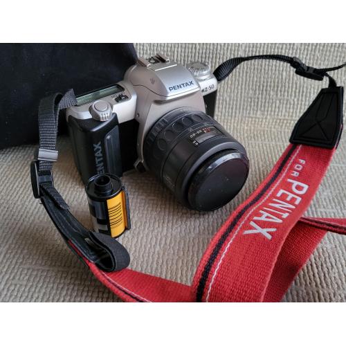 Фотоаппарат Pentax MZ-50, объектив SMC Pentax-F 35-80мм.  