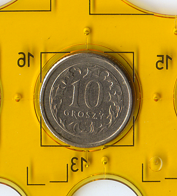 Повсякденна монета 1999 року номіналом 10 грошей Республіки Польща.