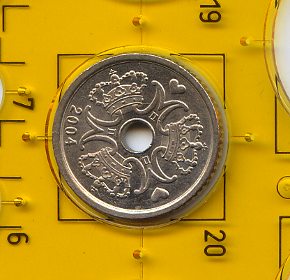 Обиходная монета 2004  года номиналом 1 крона Дании.