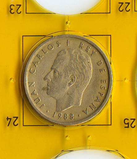 Обиходная демонетизированная монета «Король Хуан Карлос I» 1988 года номиналом 100 песет.