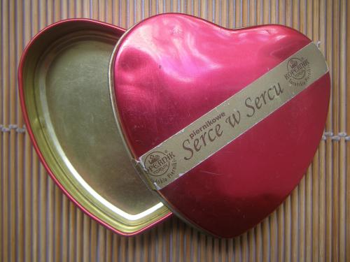 Оловянная коробка от польского производителя Торуньского пряника в шоколаде в форме сердца, 2012г.