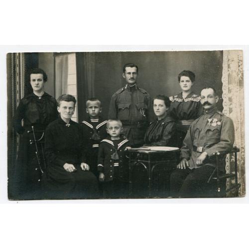 Фото родини австрійських військовиків.