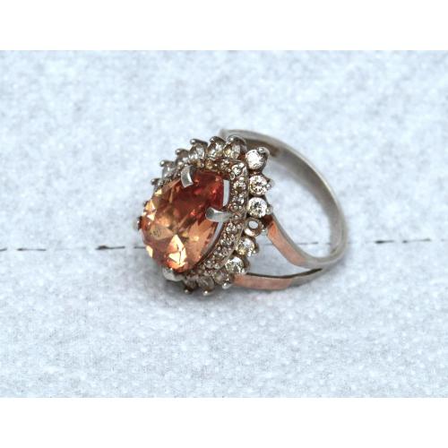 Кільце зі срібла 925 проби та вставок із золота 375 проби. (7)