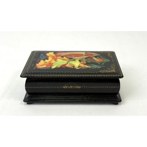 Скринька "Кам'яна квітка ". Палех, автор Петрова.  (3389)