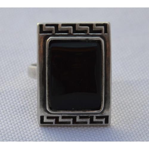 Срібна каблучка 925*, з чорним камнем. Діаметр 19 мм. (16)