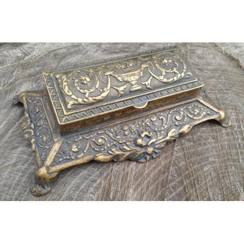 Скринька шкатулка у вікторіанському стилі, бронза