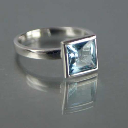 Срібна каблучка кілечко з аквамарином 925 проба Austria