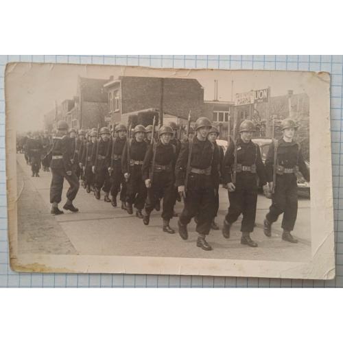 Старе фото Американські війська входять в Ліон 1944 рік Франція St04