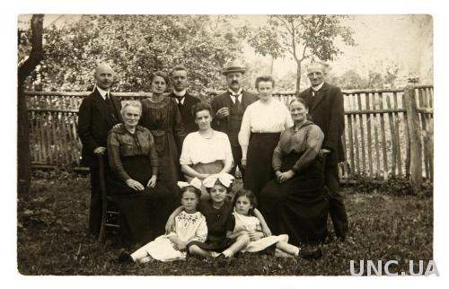 Старинное групповое фото в саду 1910-е Германия